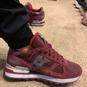 Saucony sneakers Maroon